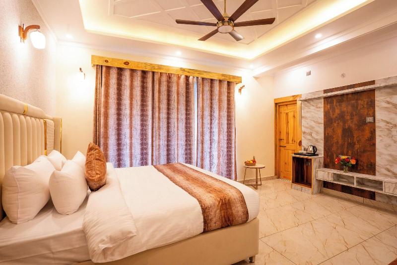 Golden Oak Hotel And Restaurant image