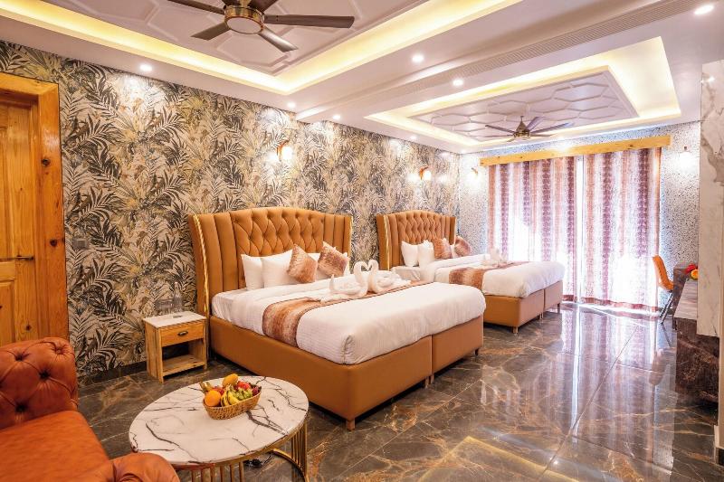 Golden Oak Hotel And Restaurant image