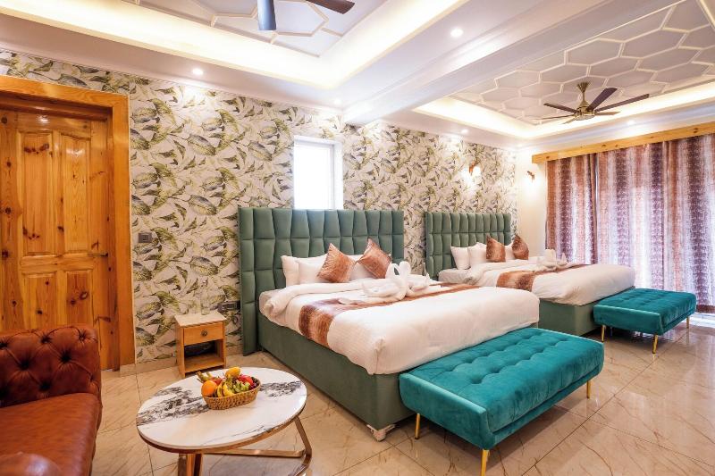 Golden Oak Hotel And Restaurant image