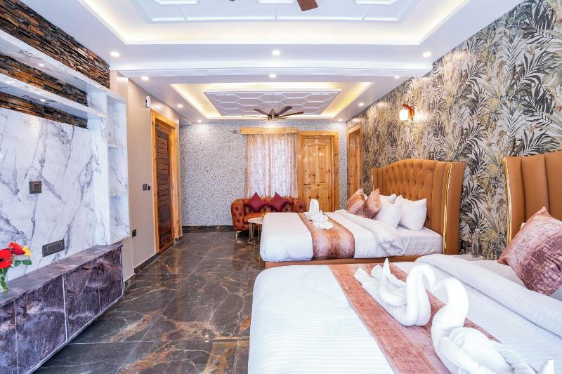 Golden Oak Hotel And Restaurant image
