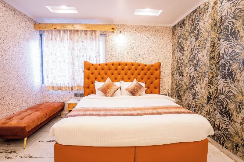 Golden Oak Hotel And Restaurant image