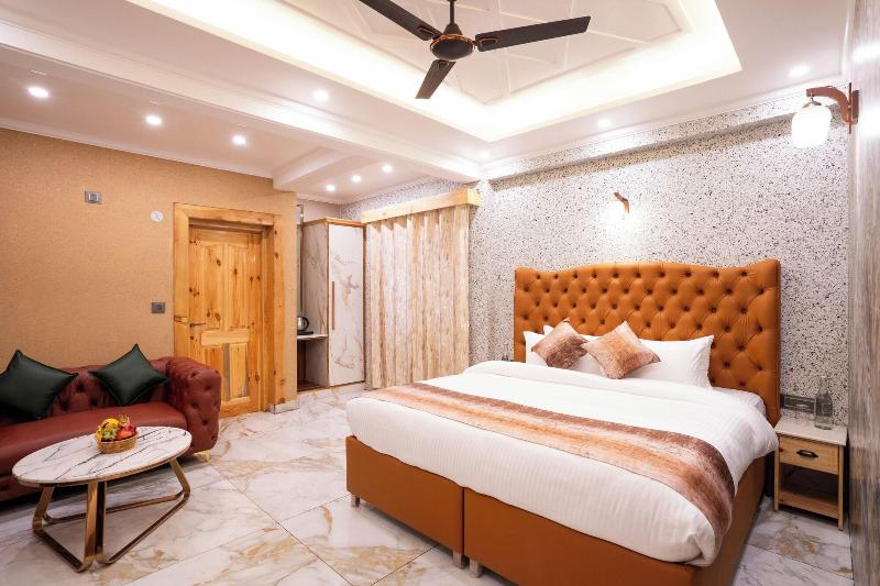 Golden Oak Hotel And Restaurant image