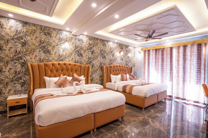 Golden Oak Hotel And Restaurant image