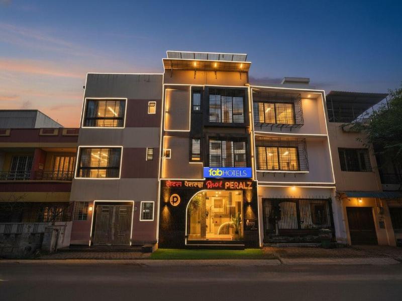 Fabhotel Peralz image
