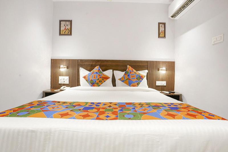 Fabhotel Peralz image
