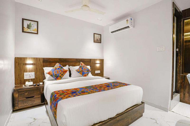 Fabhotel Peralz image