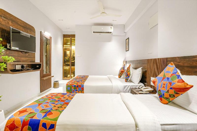 Fabhotel Peralz image