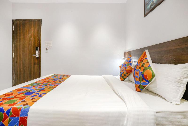 Fabhotel Peralz image
