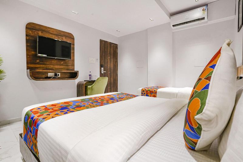 Fabhotel Peralz image