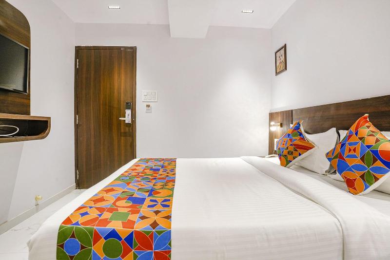 Fabhotel Peralz image