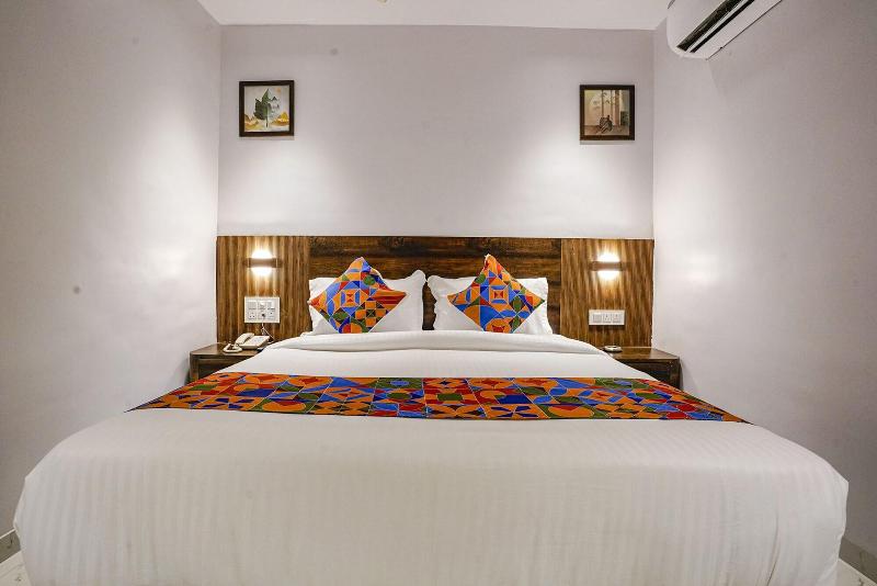 Fabhotel Peralz image