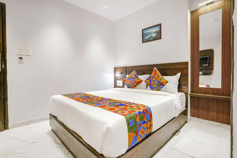 Fabhotel Peralz image