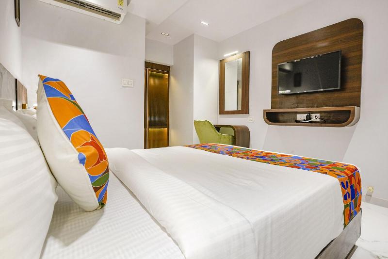 Fabhotel Peralz image