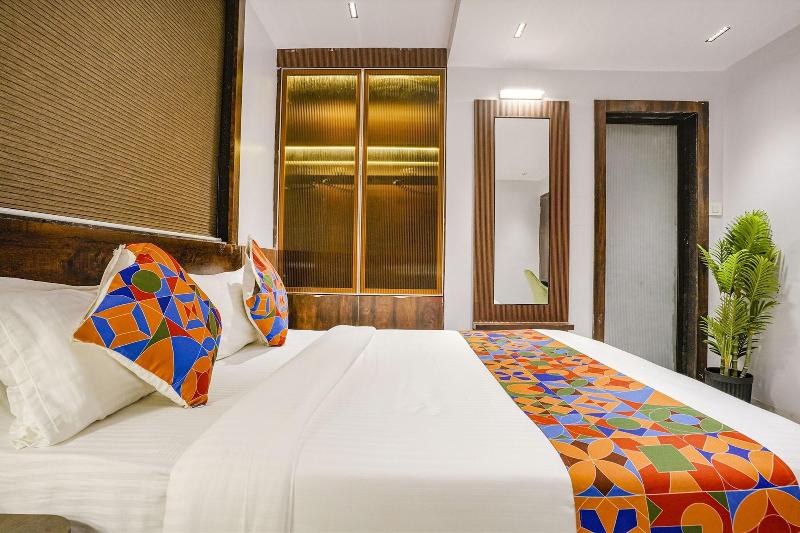 Fabhotel Peralz image