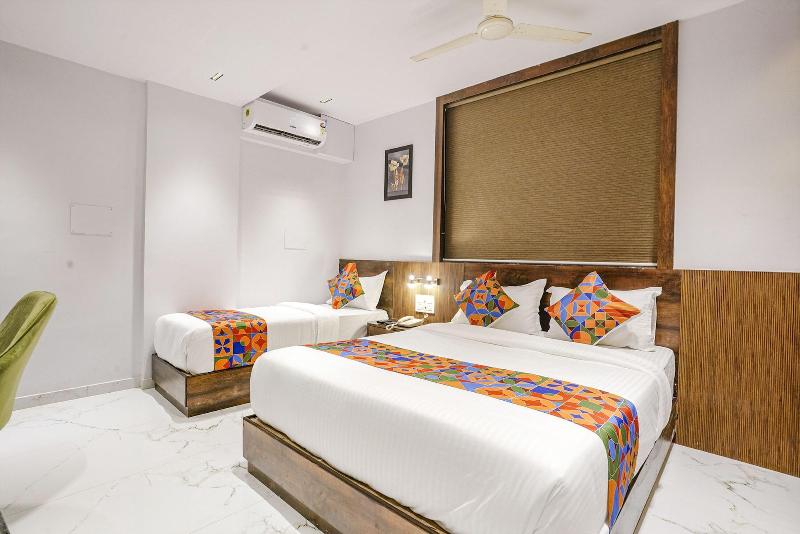 Fabhotel Peralz image