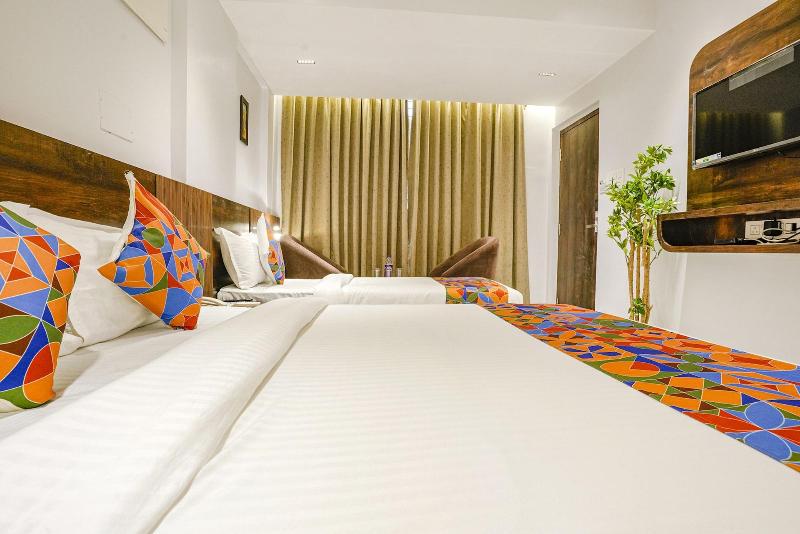 Fabhotel Peralz image