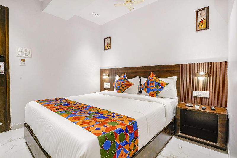 Fabhotel Peralz image