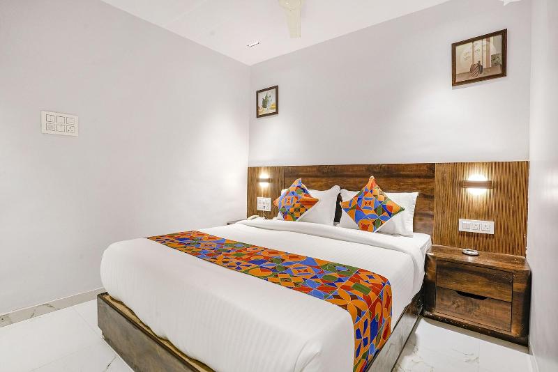 Fabhotel Peralz image