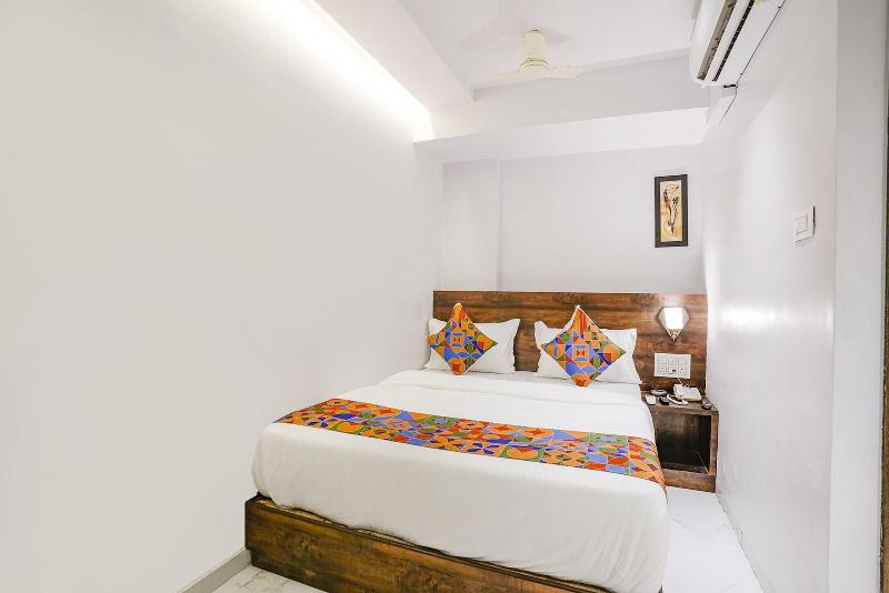 Fabhotel Peralz image