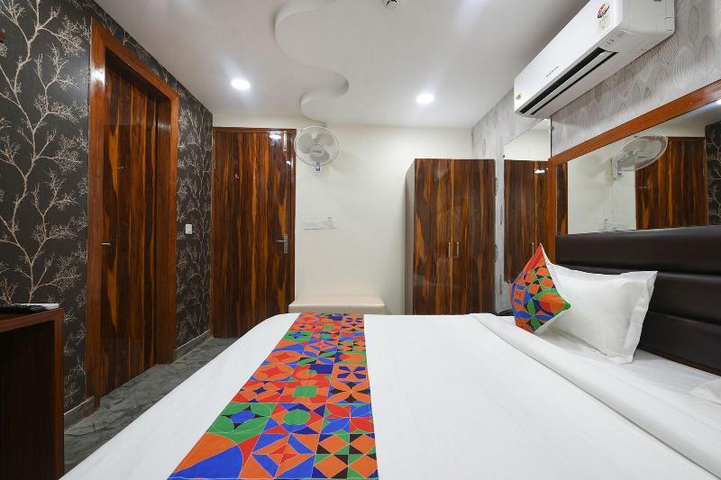 Fabhotel Mona Continental image