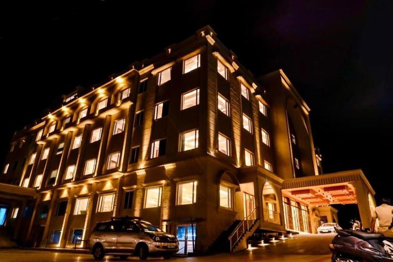 Le Royale Palace image