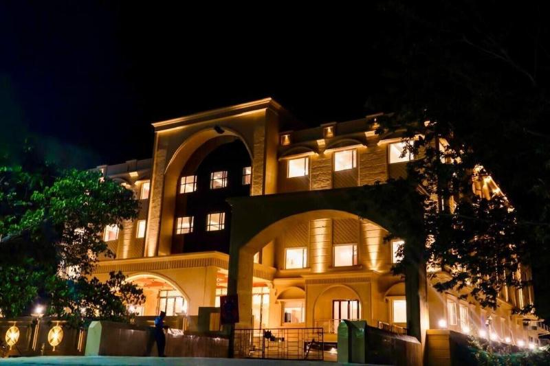 Le Royale Palace image