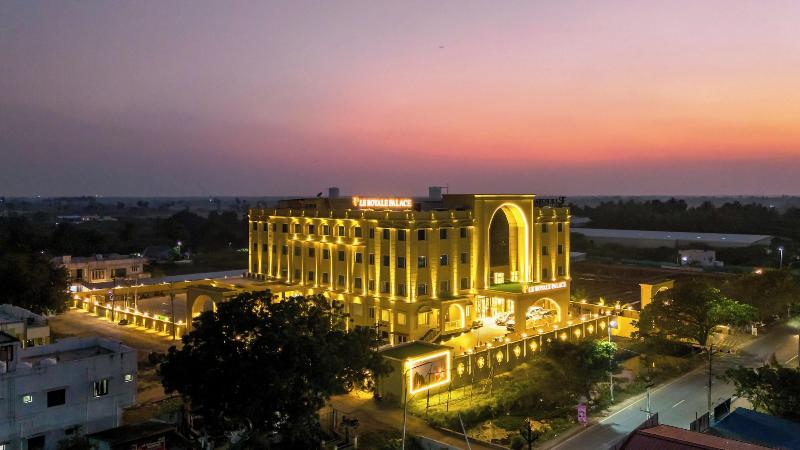 Le Royale Palace image