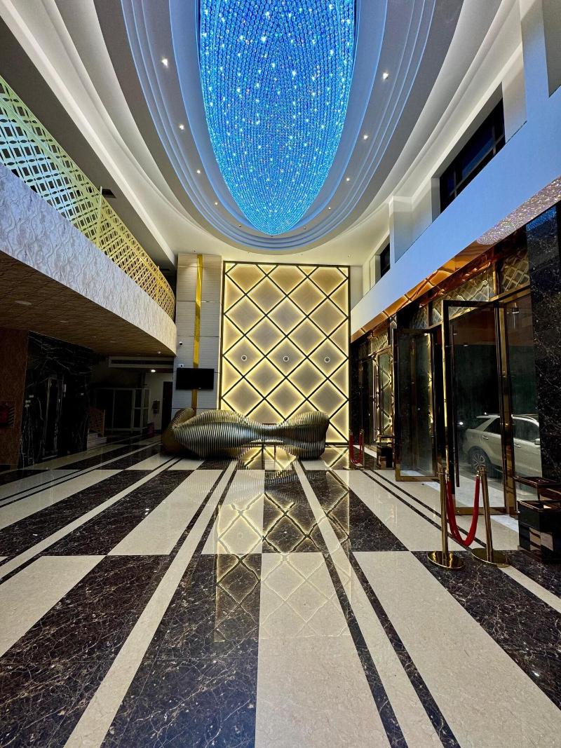 Le Royale Palace image
