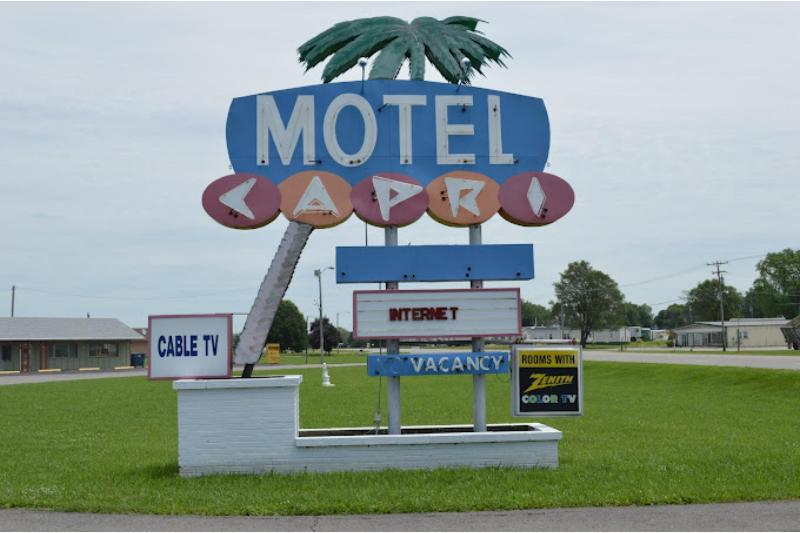 Capri Motel Elwood, Wathena image