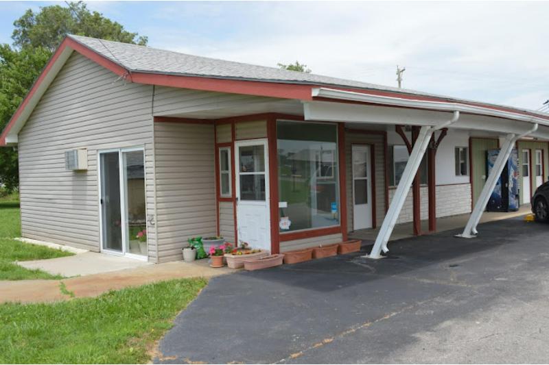 Capri Motel Elwood, Wathena image