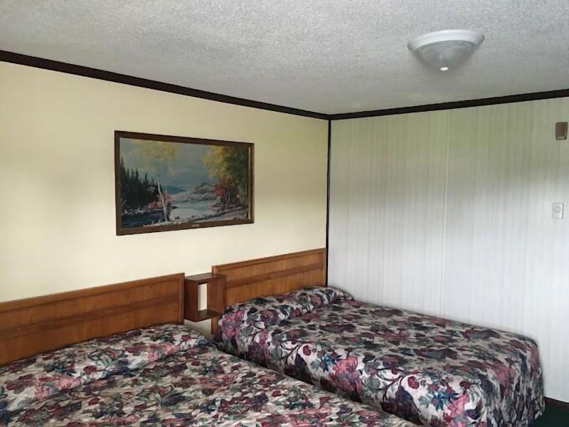 Capri Motel Elwood, Wathena image