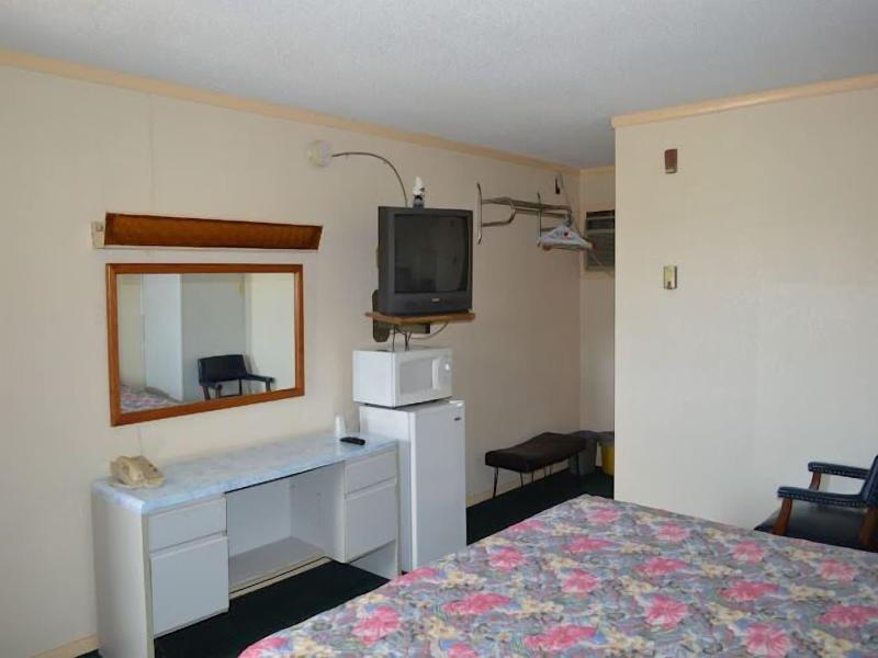 Capri Motel Elwood, Wathena image