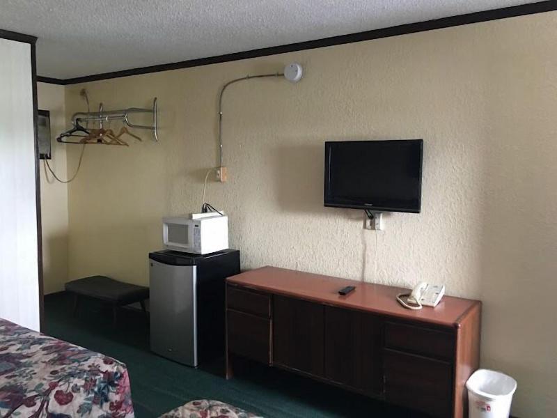 Capri Motel Elwood, Wathena image