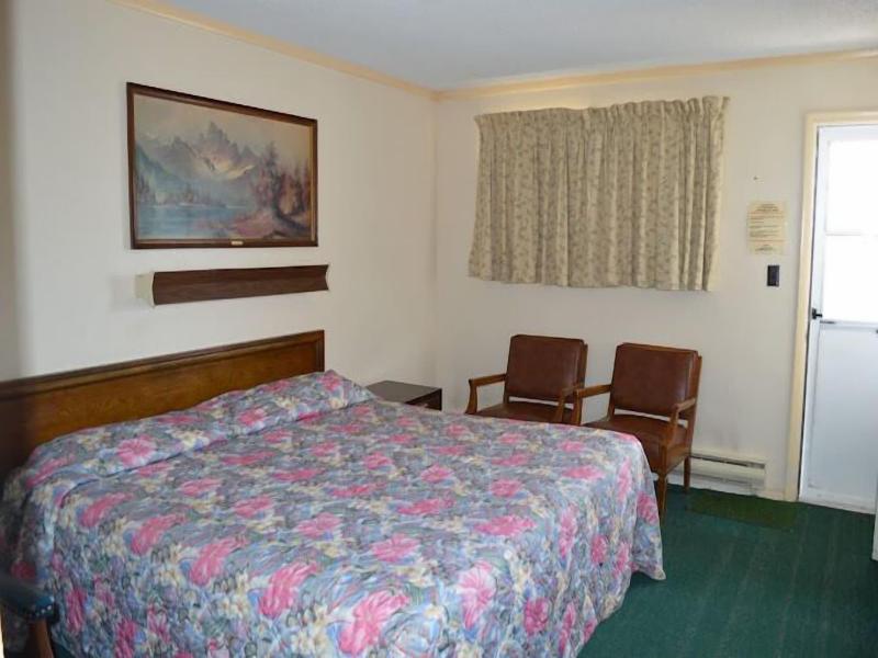 Capri Motel Elwood, Wathena image