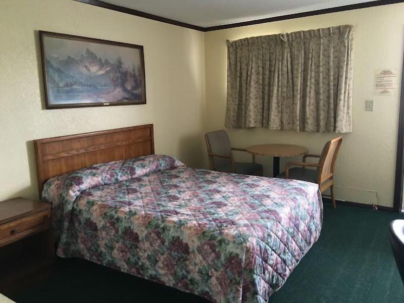 Capri Motel Elwood, Wathena image