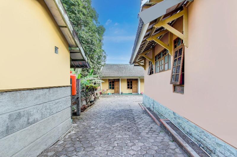 Spot On 94211 Pondok Wisata Kaliandra image