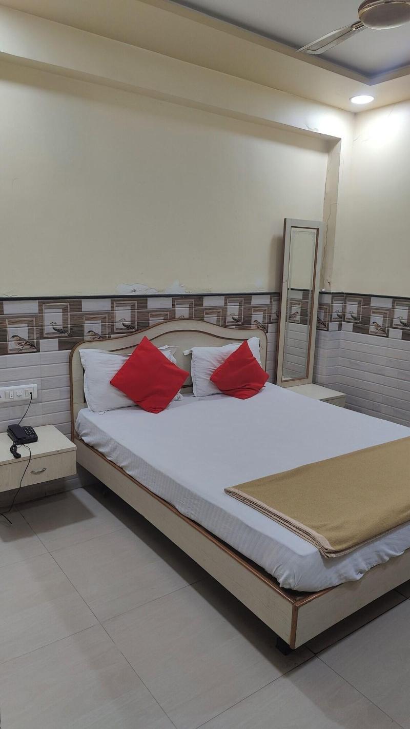 Trio Hotel image