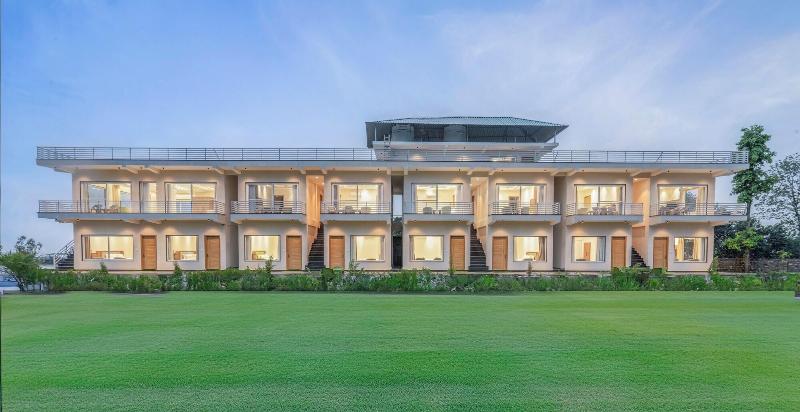 Corbett Four Seasons image