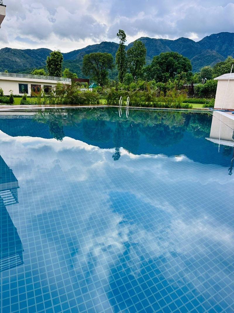 Corbett Four Seasons image