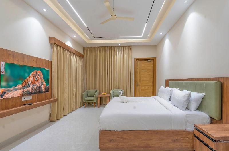 Corbett Four Seasons image