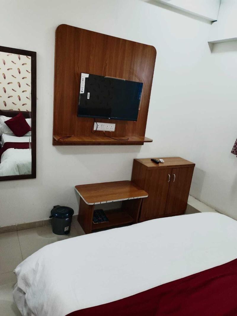Hotel Arotel image