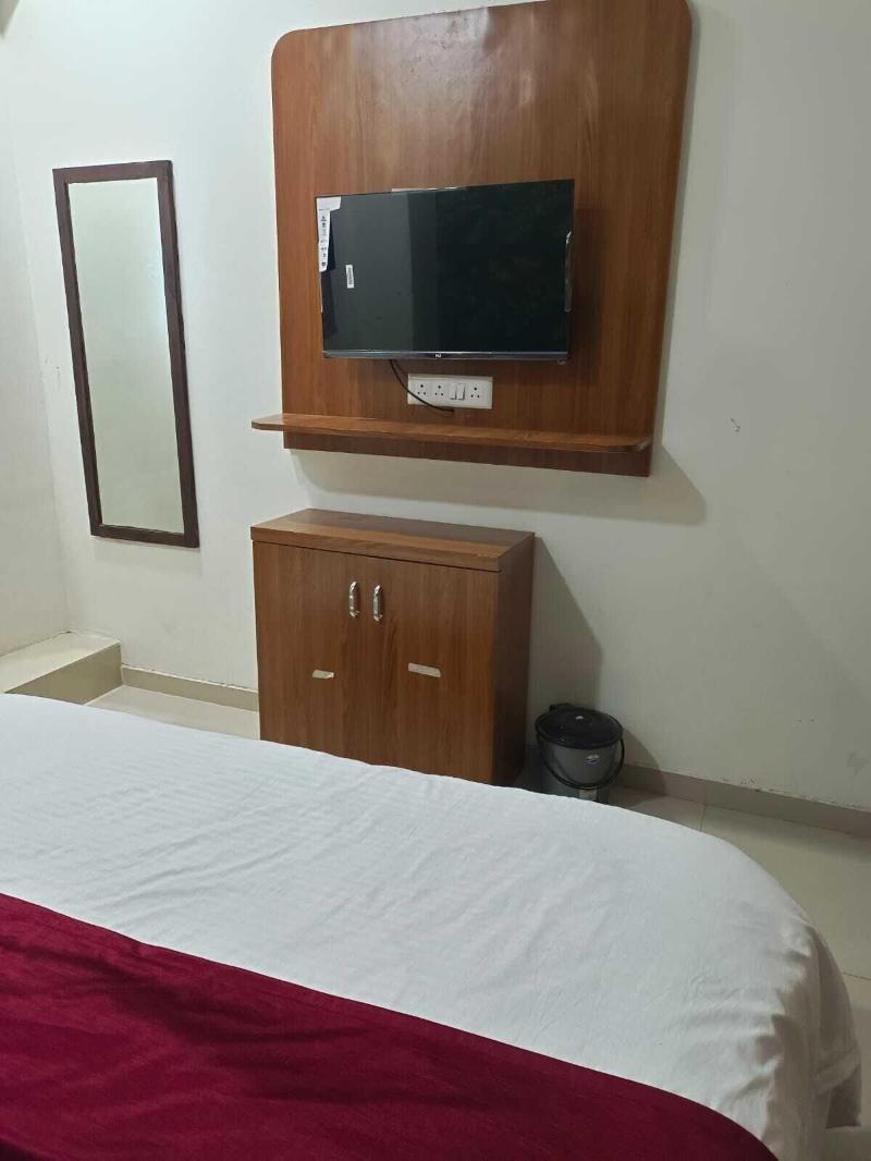 Hotel Arotel image