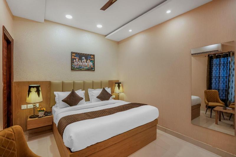 Hotel Devine image