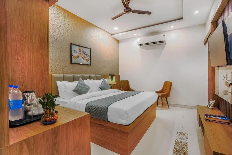 Hotel Devine image