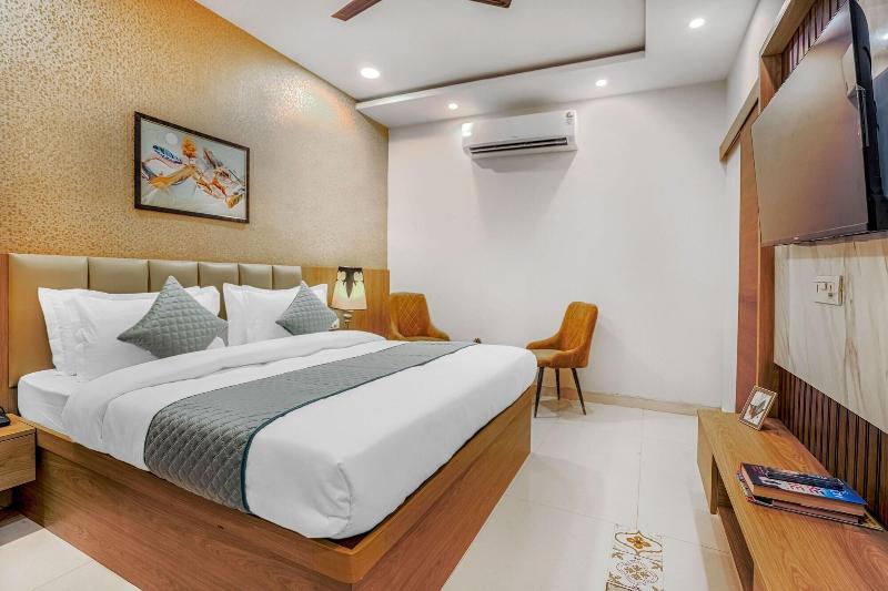 Hotel Devine image