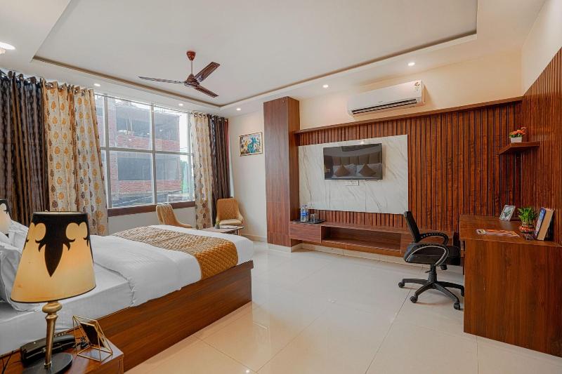 Hotel Devine image