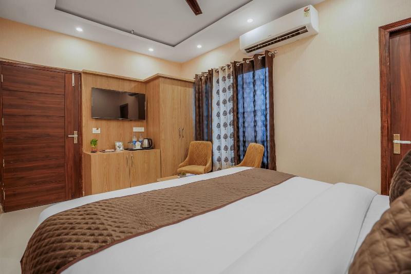 Hotel Devine image