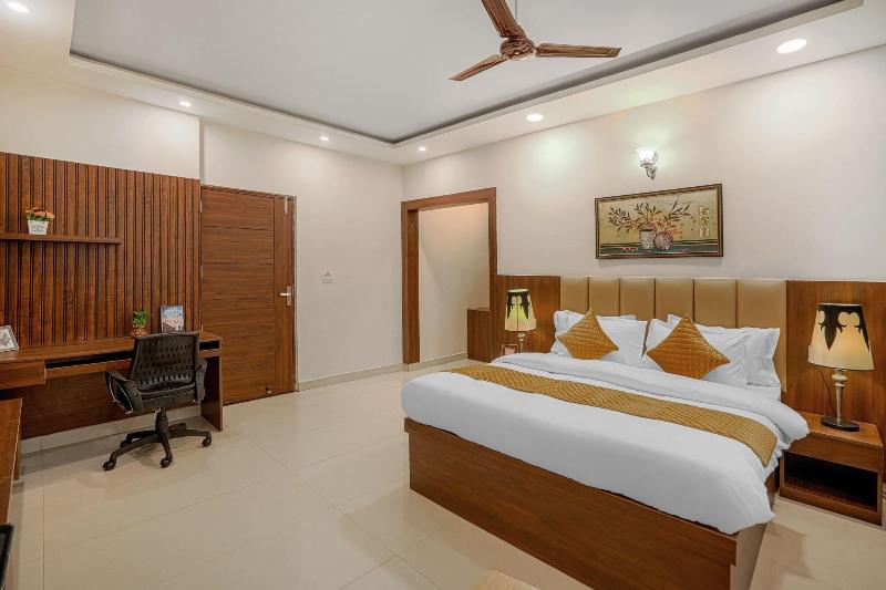 Hotel Devine image