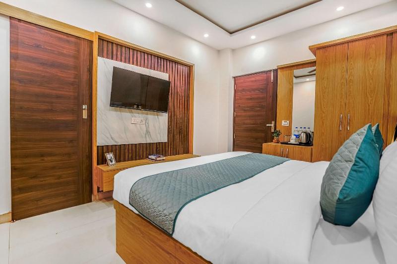 Hotel Devine image