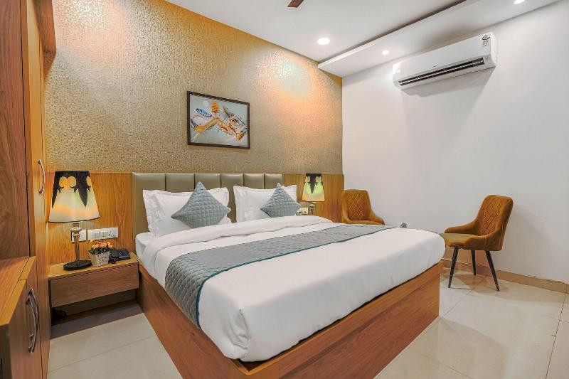 Hotel Devine image